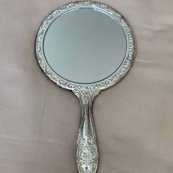 Vintage silverplate three piece grooming set. Comes w/ original lower box. - Picture 4 of 6